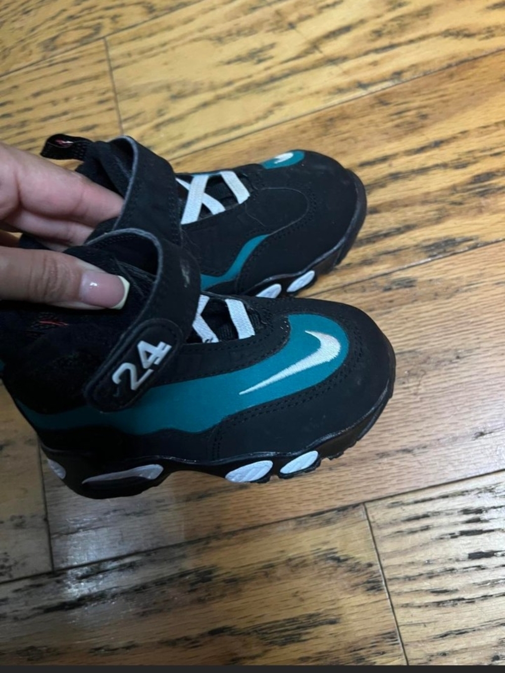 Nike Kids Sneakers in Teal and Black with Hook-and-Loop Strap Toddler Size 6c